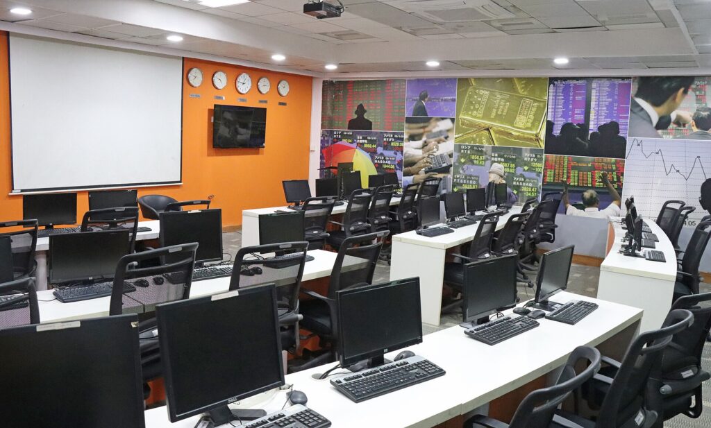 trading desk monitors