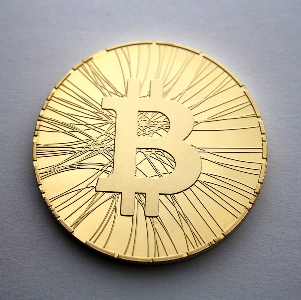 bitcoin coin (foto: AntanaCoins / CC BY-SA 3.0, Wikimedia Commons)