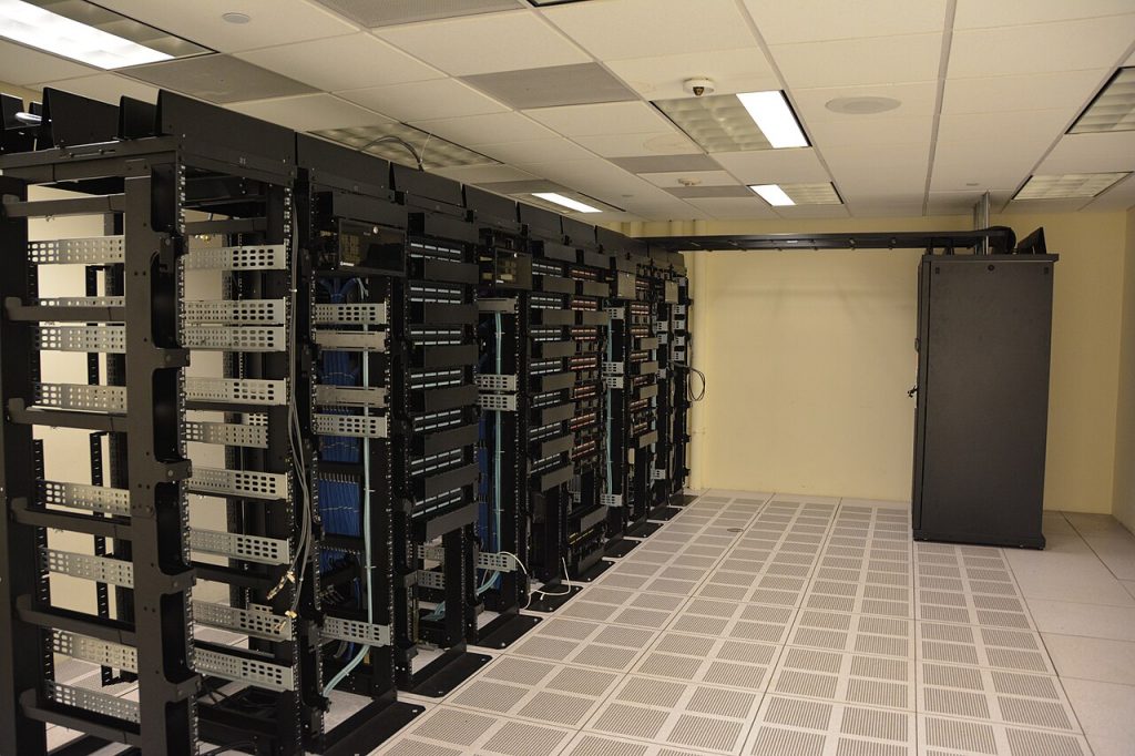 server data center (foto: Carl Lender from Sunrise, USA / CC BY 2.0, Wikimedia Commons)